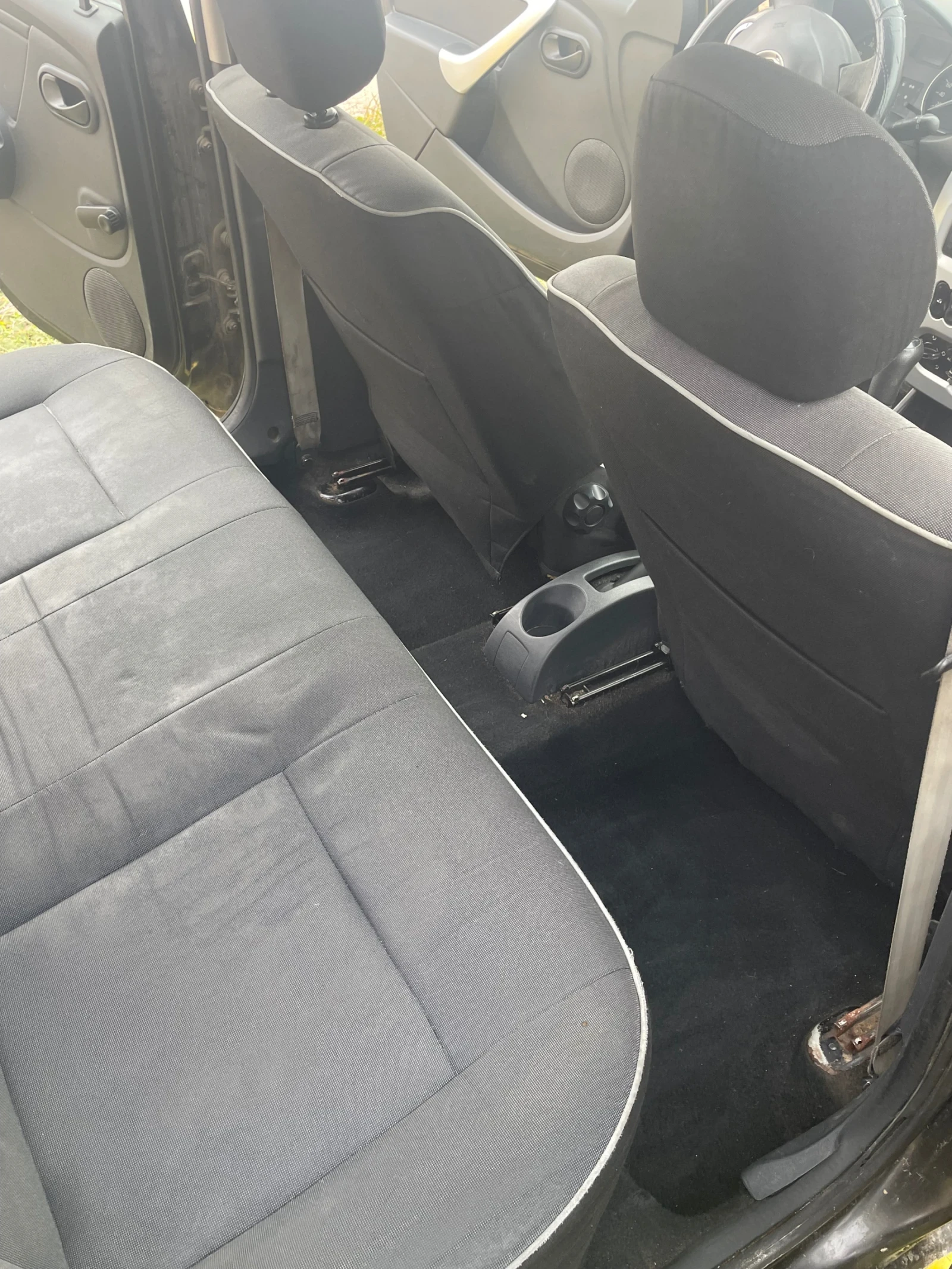 Dacia Sandero 1.2 - изображение 8