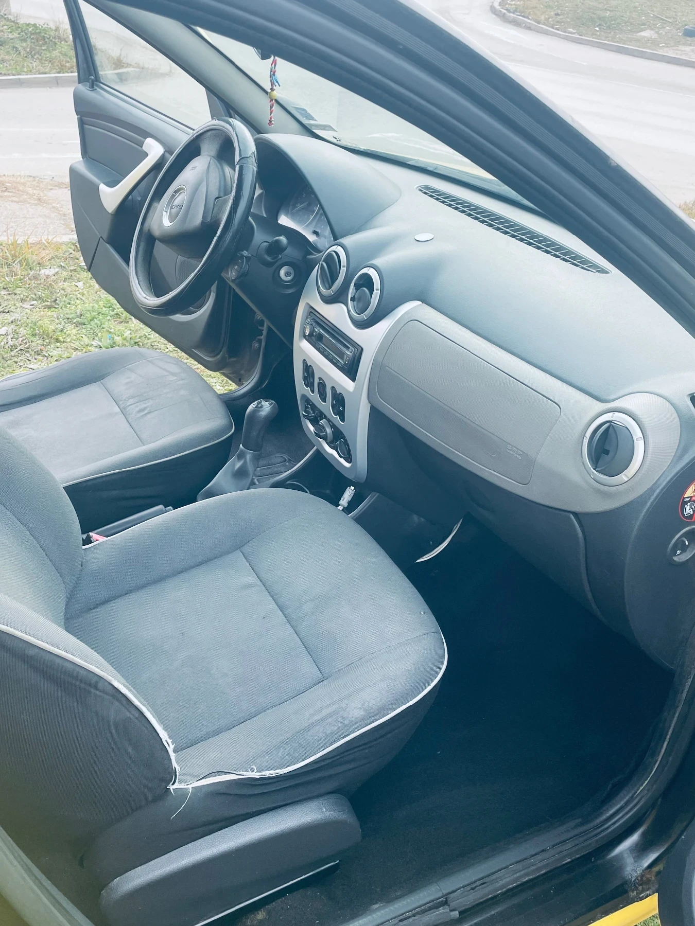 Dacia Sandero 1.2 - изображение 9