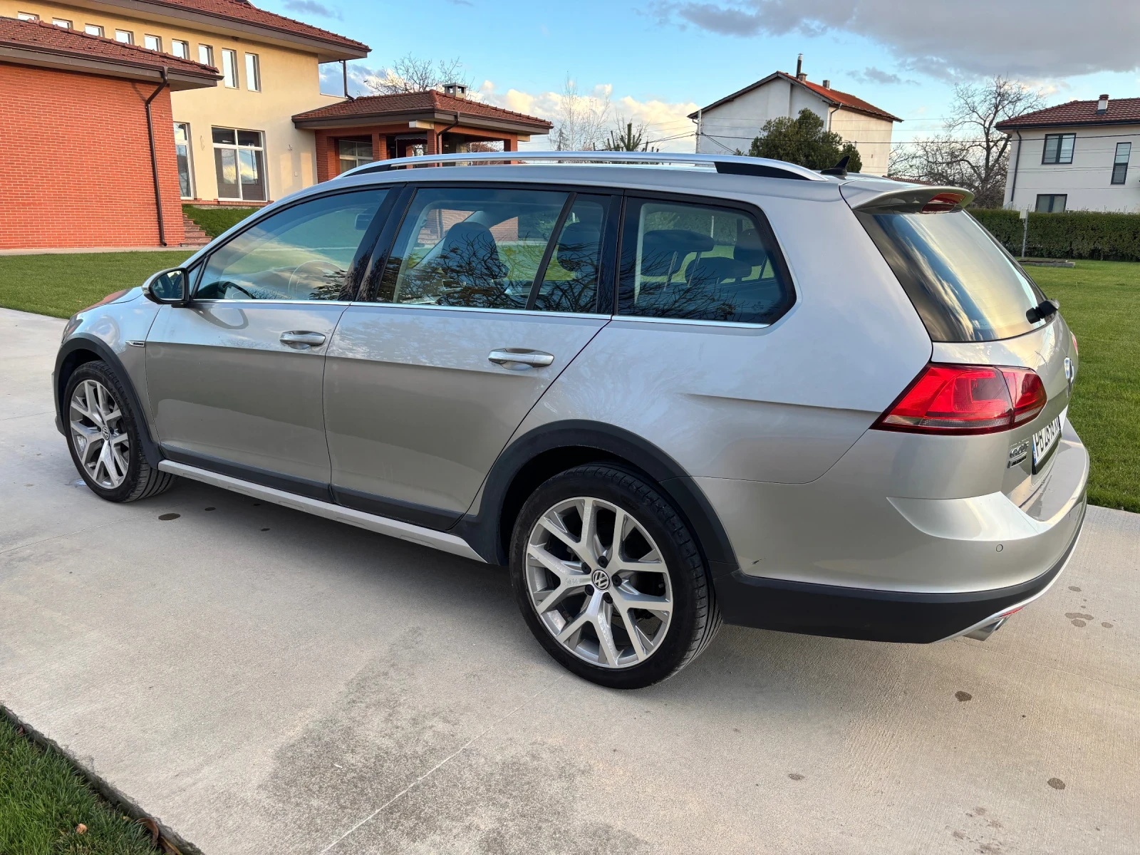 VW Golf Alltrack 2.0 TDI 4MOTION - изображение 3