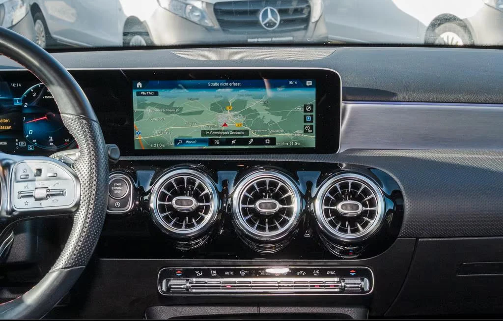 Mercedes-Benz A45 AMG 4MATIC/387HP/PANO/360/HUD/DISTR/BURM/MEMO/671g - изображение 9