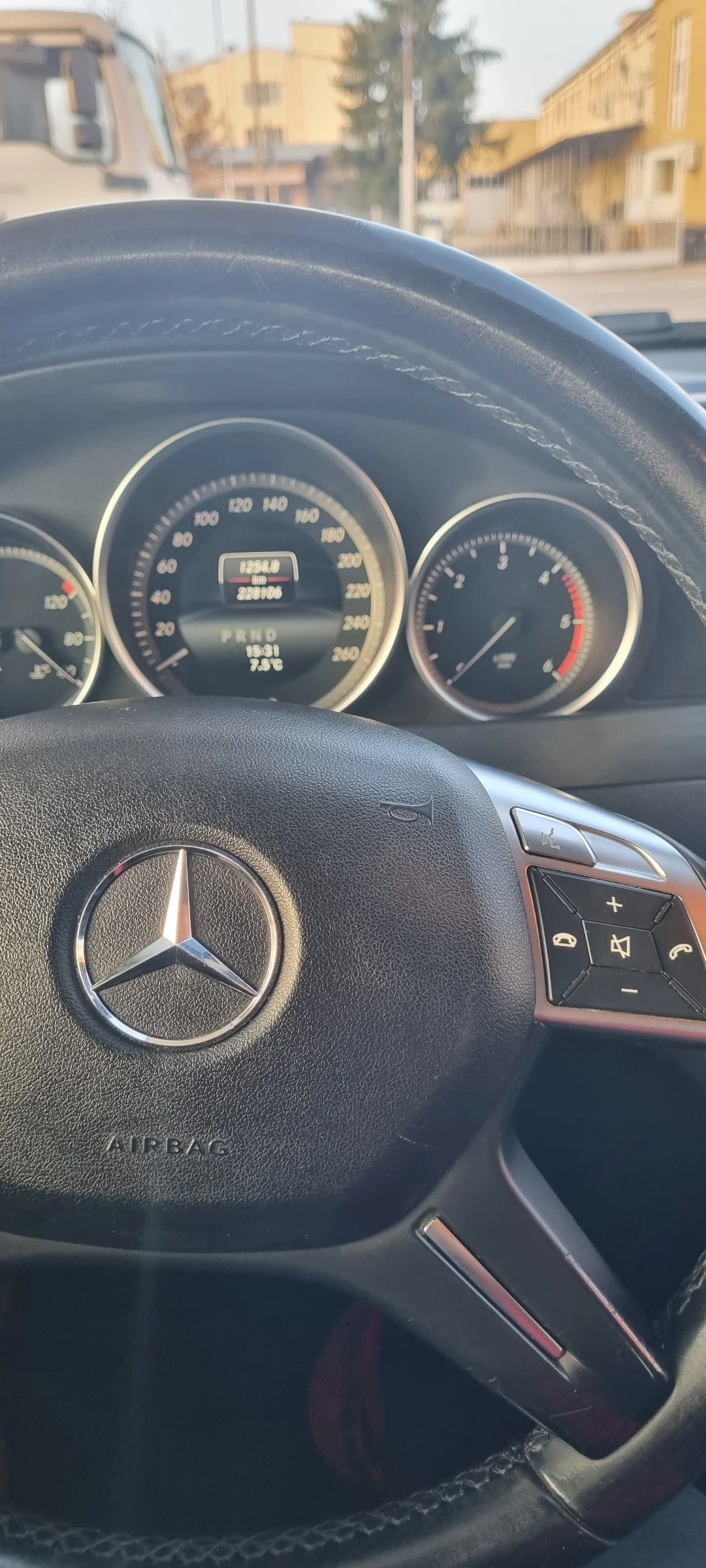 Mercedes-Benz C 180  - изображение 3