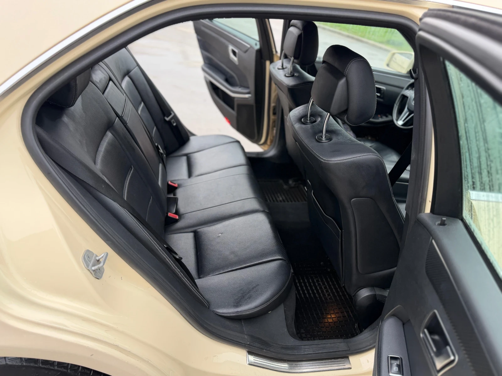 Mercedes-Benz E 220, снимка 17 - Автомобили и джипове - 53759401