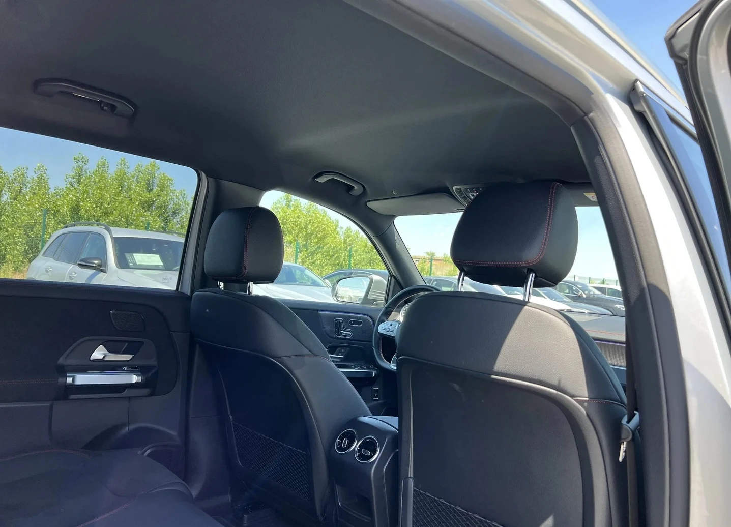 Mercedes-Benz EQB 300 4MATIC AMG-Line, снимка 8 - Автомобили и джипове - 53972002