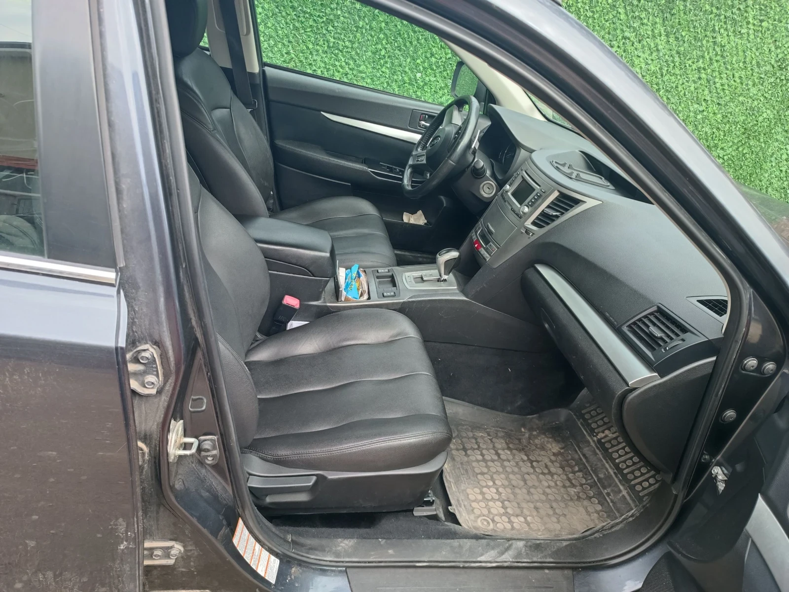 Subaru Outback 2.5 газ автоматик, снимка 4 - Автомобили и джипове - 54093345