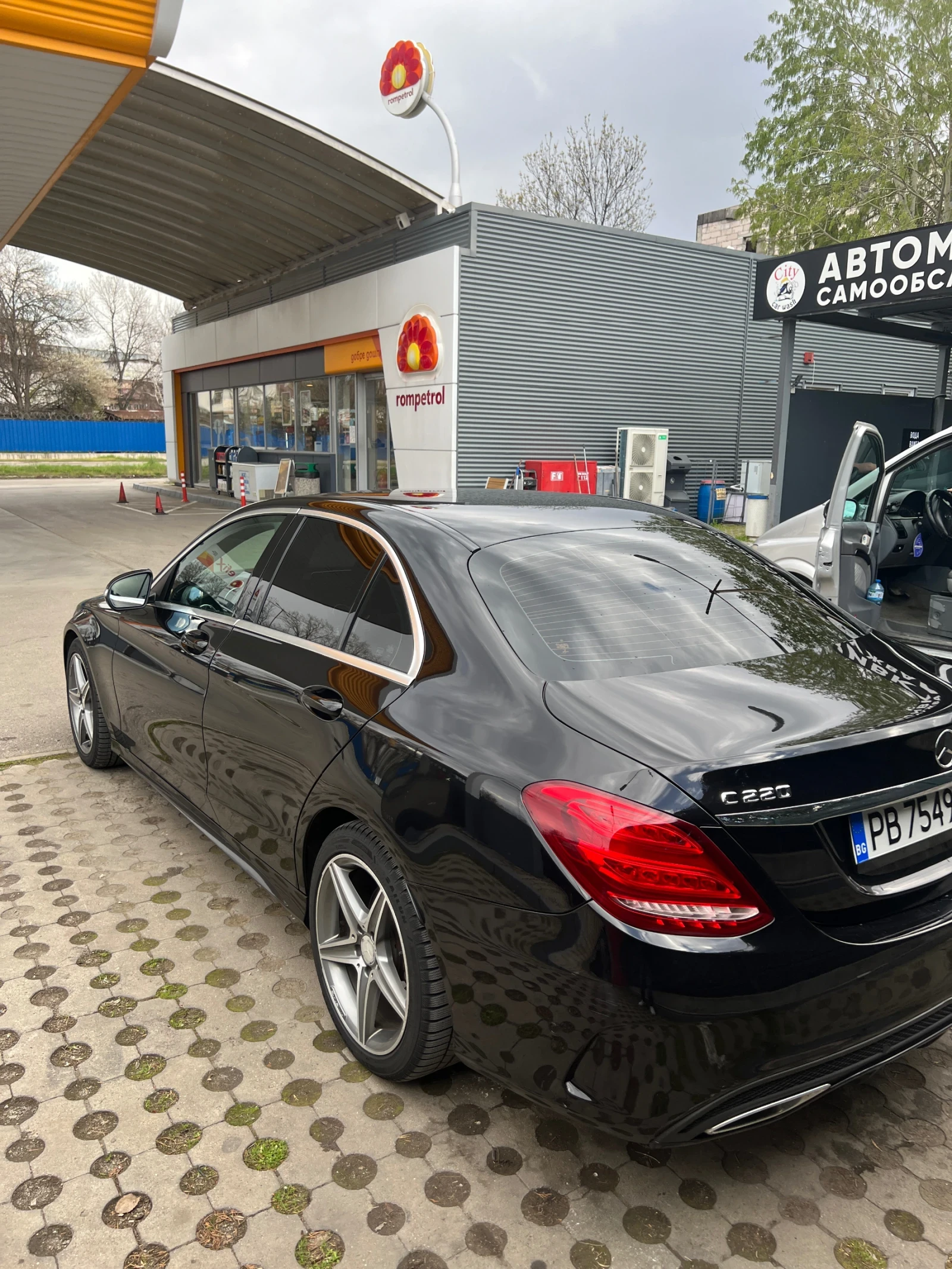 Mercedes-Benz C 220, снимка 2 - Автомобили и джипове - 54149693