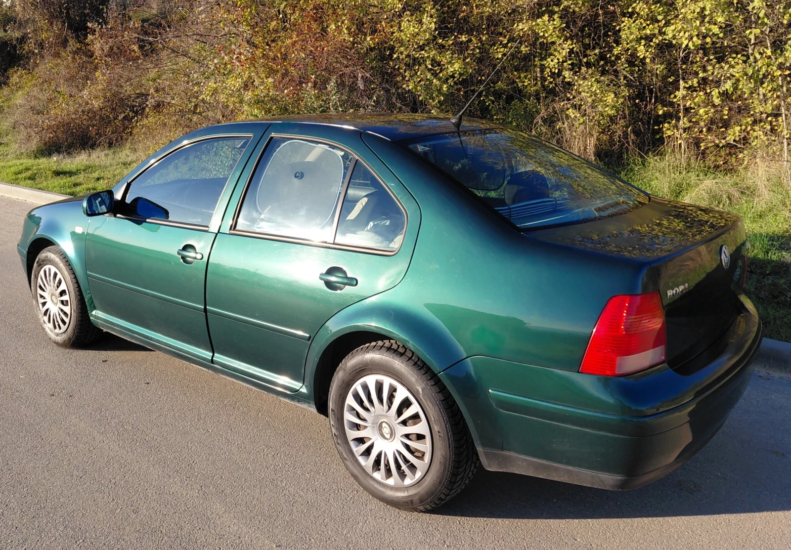 VW Bora 1.6, 101, SR, бензин + газ, снимка 2 - Автомобили и джипове - 54203468