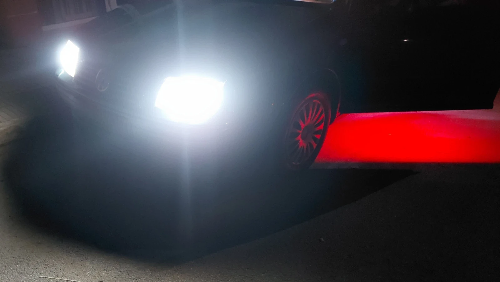 VW Bora 1.6, 101, SR, бензин + газ, снимка 11 - Автомобили и джипове - 54203468