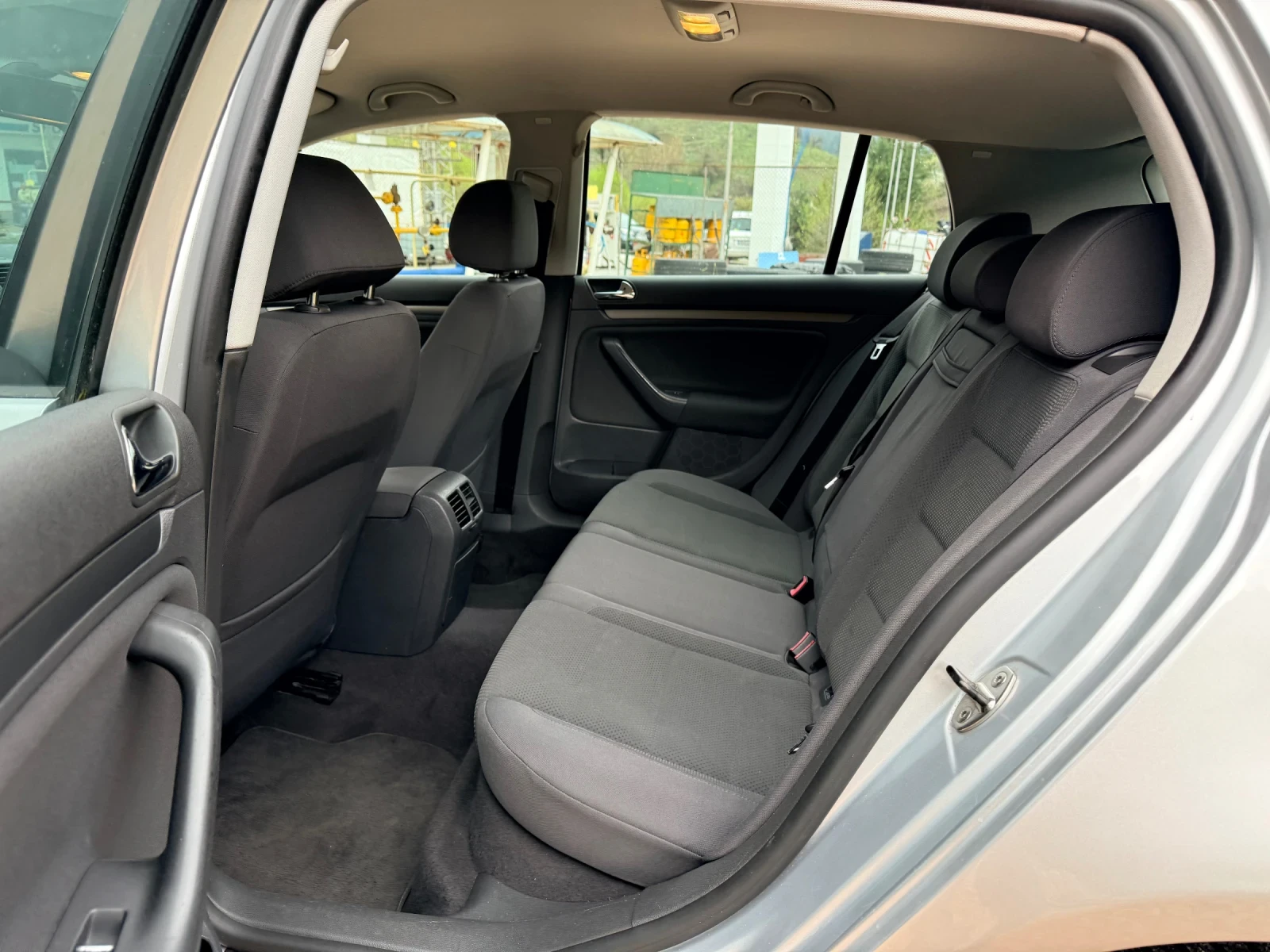 VW Golf 1.9TDI* ИТАЛИЯ* 2КЛЮЧА* РЕАЛНИ КМ* ТЕМПОМАТ* , снимка 8 - Автомобили и джипове - 54380007