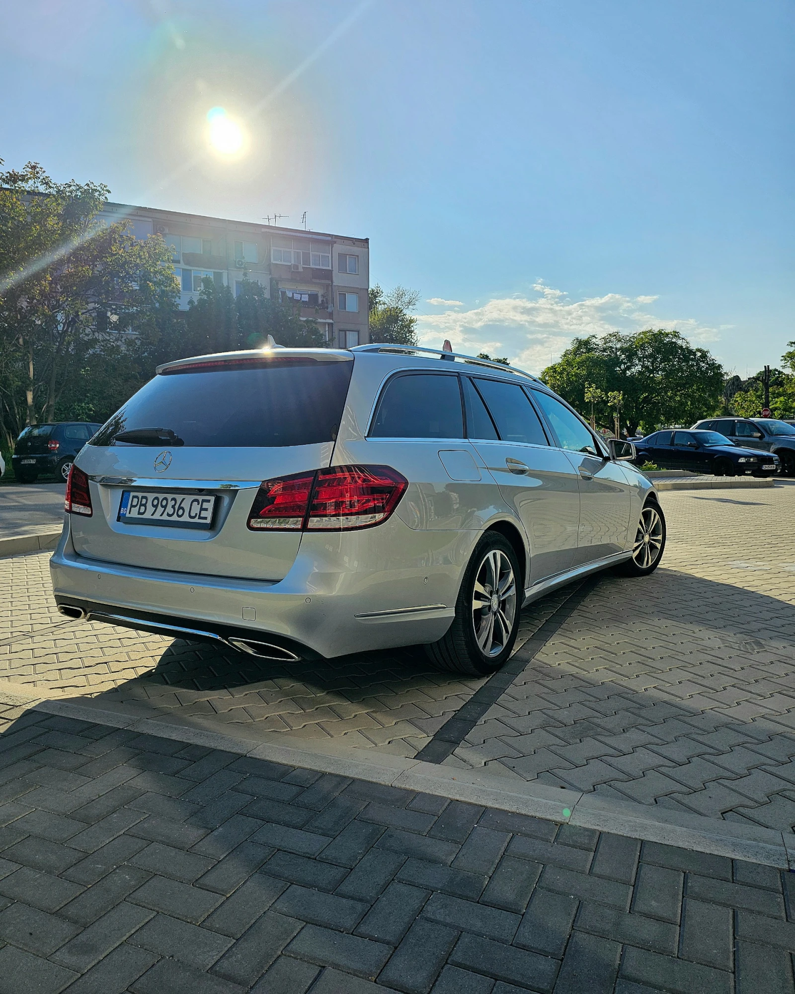 Mercedes-Benz E 220, снимка 4 - Автомобили и джипове - 54441998