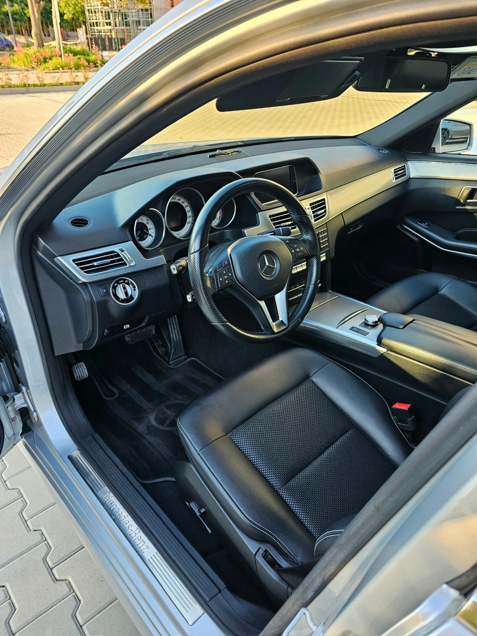 Mercedes-Benz E 220, снимка 6 - Автомобили и джипове - 54441998