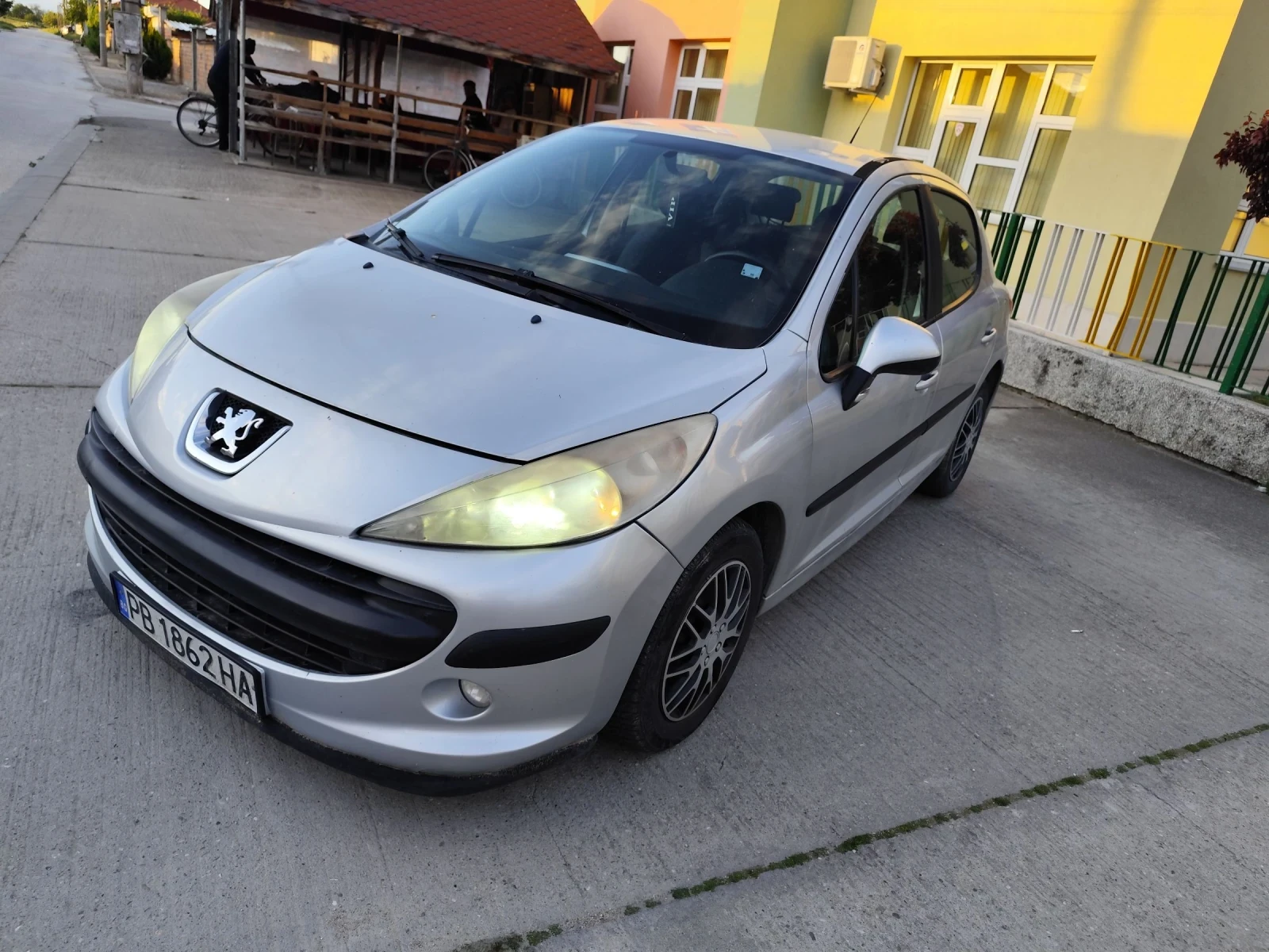 Peugeot 207 Бензинов , снимка 2 - Автомобили и джипове - 54549391