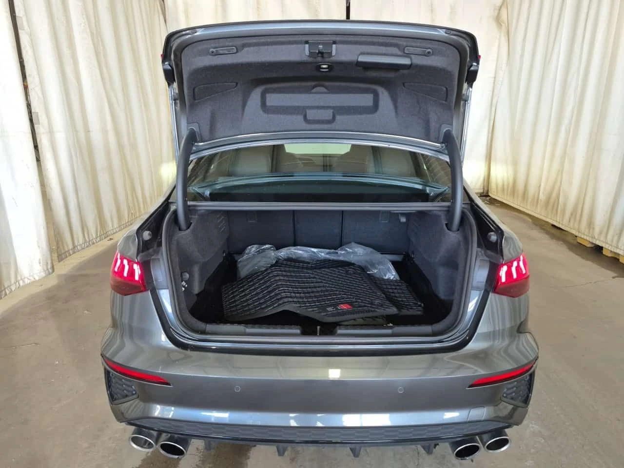 Audi S3 TECHNIK /B&O/DISTRONIC/АВТОКРЕДИТ, снимка 14 - Автомобили и джипове - 54549239