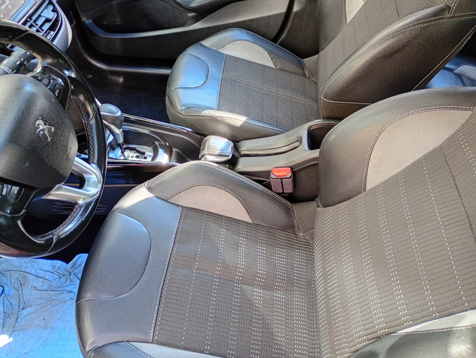 Peugeot 2008 1.2 автоматик , снимка 14 - Автомобили и джипове - 55385676