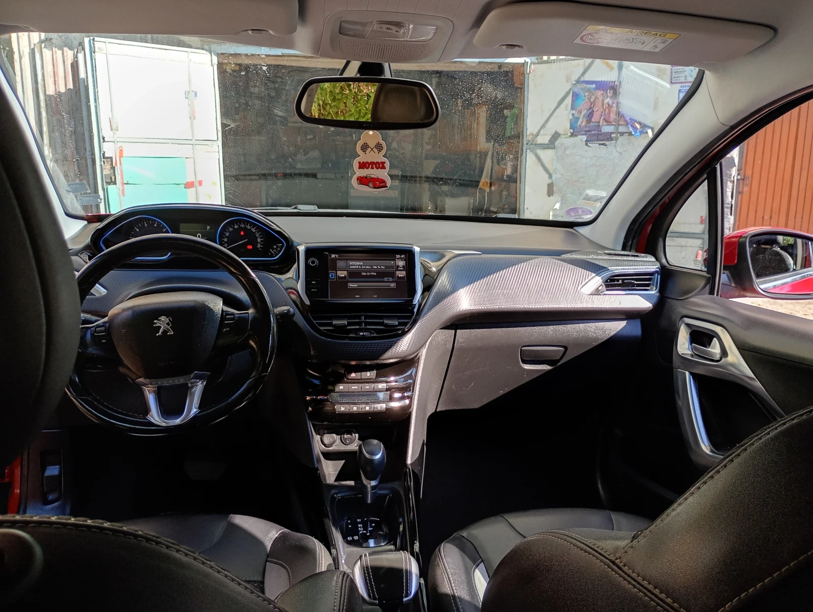 Peugeot 2008 1.2 автоматик , снимка 10 - Автомобили и джипове - 55385676