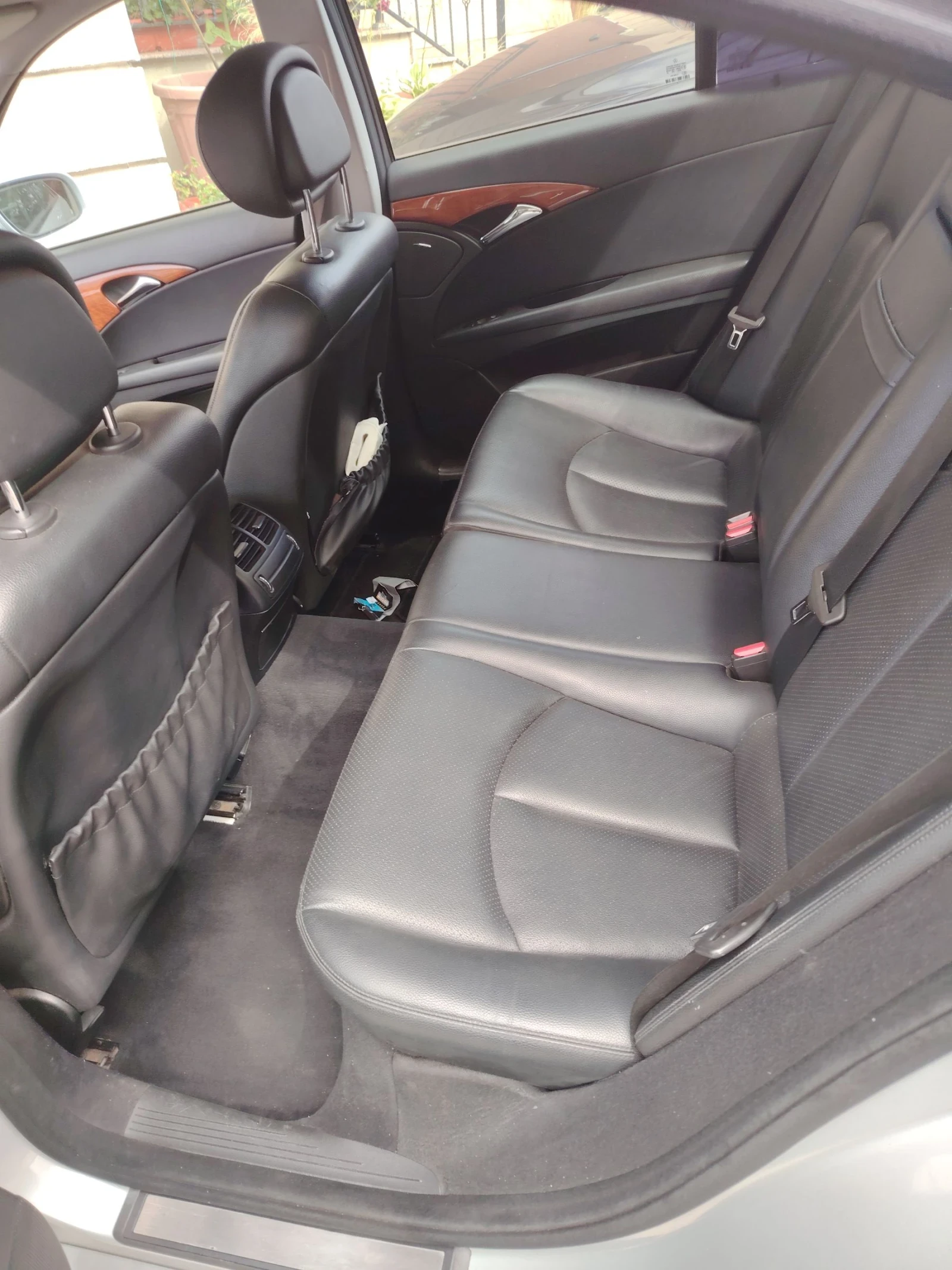 Mercedes-Benz E 220 Дизел, автомат, снимка 15 - Автомобили и джипове - 55390030