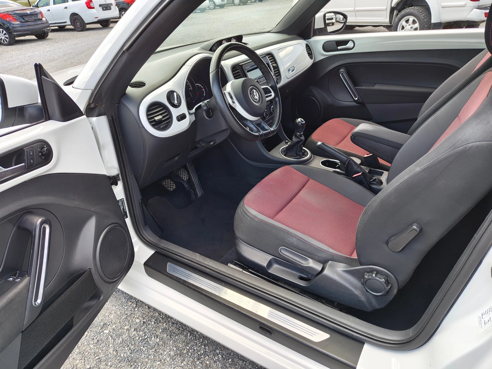 VW Beetle 1.6  TDI, снимка 12 - Автомобили и джипове - 55446543
