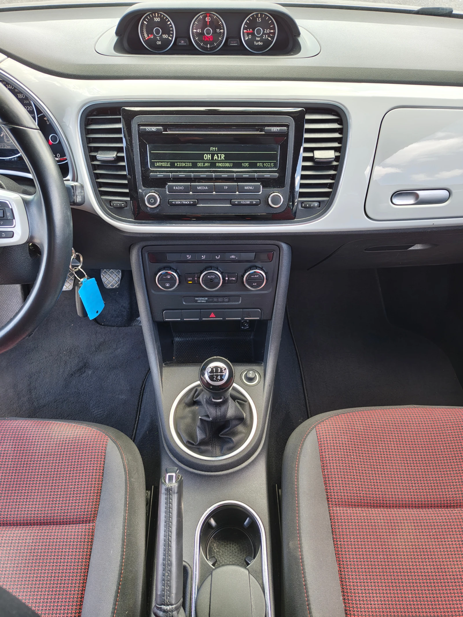VW Beetle 1.6  TDI, снимка 15 - Автомобили и джипове - 55446543