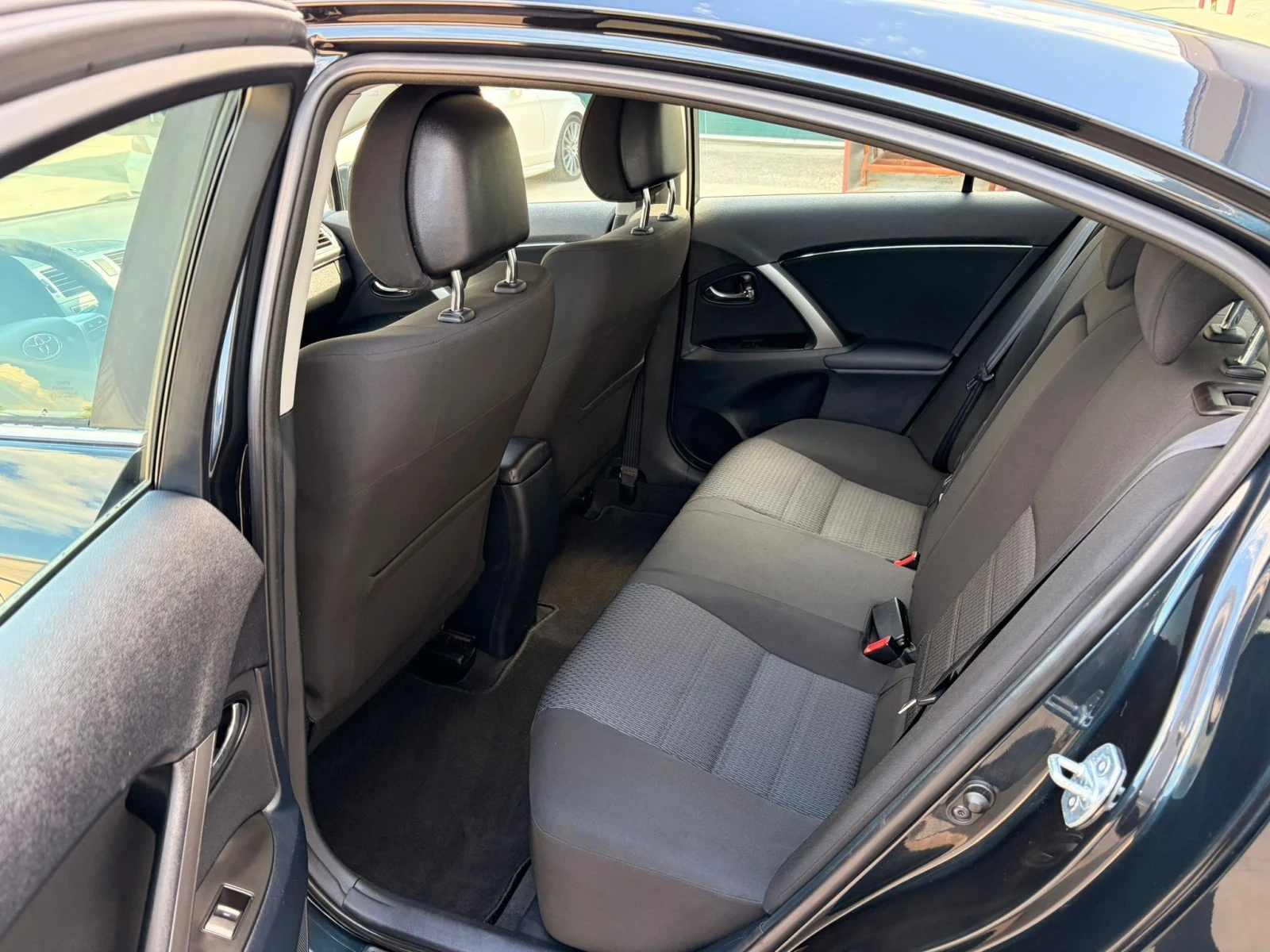 Toyota Avensis, снимка 9 - Автомобили и джипове - 55728432
