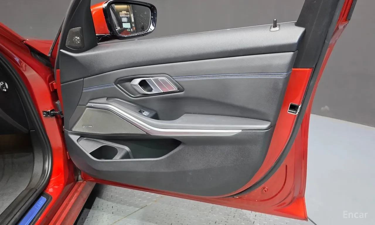 BMW 320 М-sport, снимка 14 - Автомобили и джипове - 56131559