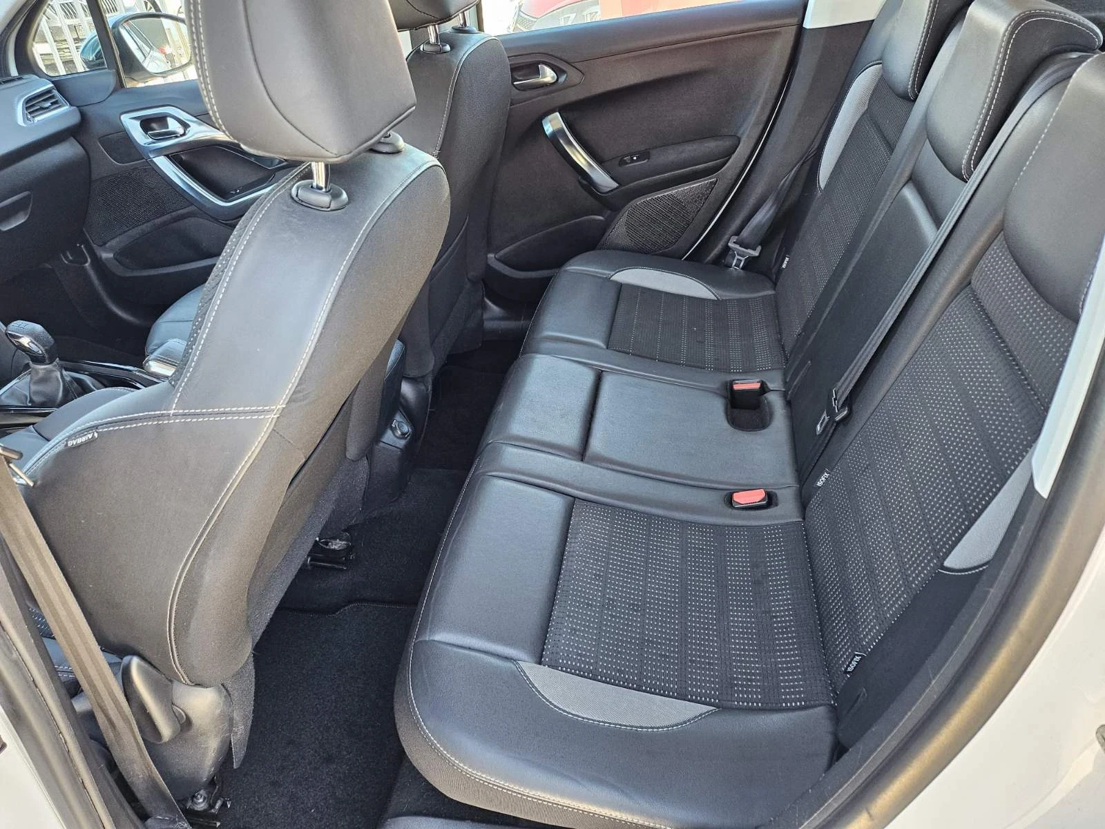 Peugeot 2008 1.6hdi, снимка 10 - Автомобили и джипове - 56337583