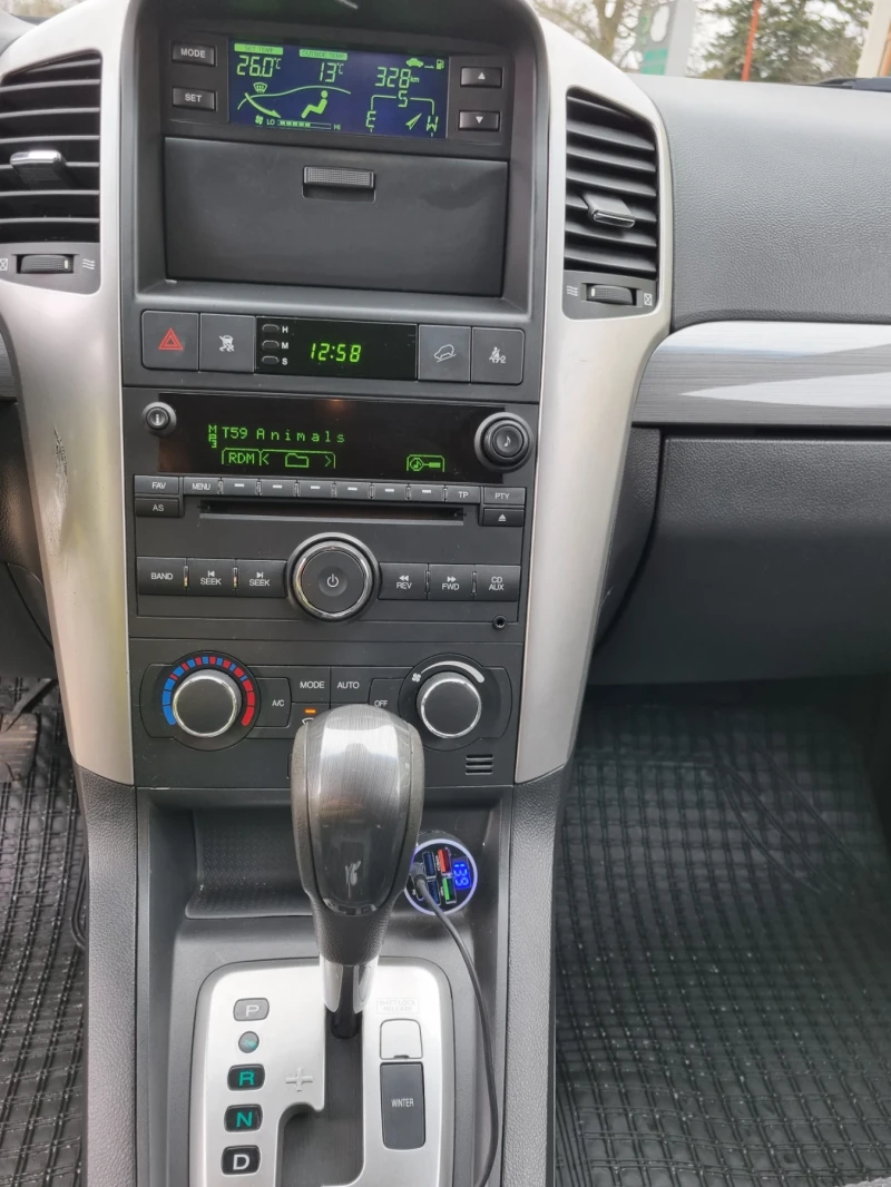 Chevrolet Captiva 2.0, снимка 12 - Автомобили и джипове - 52605412