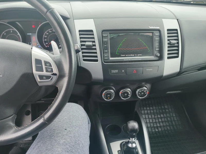 Mitsubishi Outlander 2.2 DI-D, снимка 10 - Автомобили и джипове - 52012319