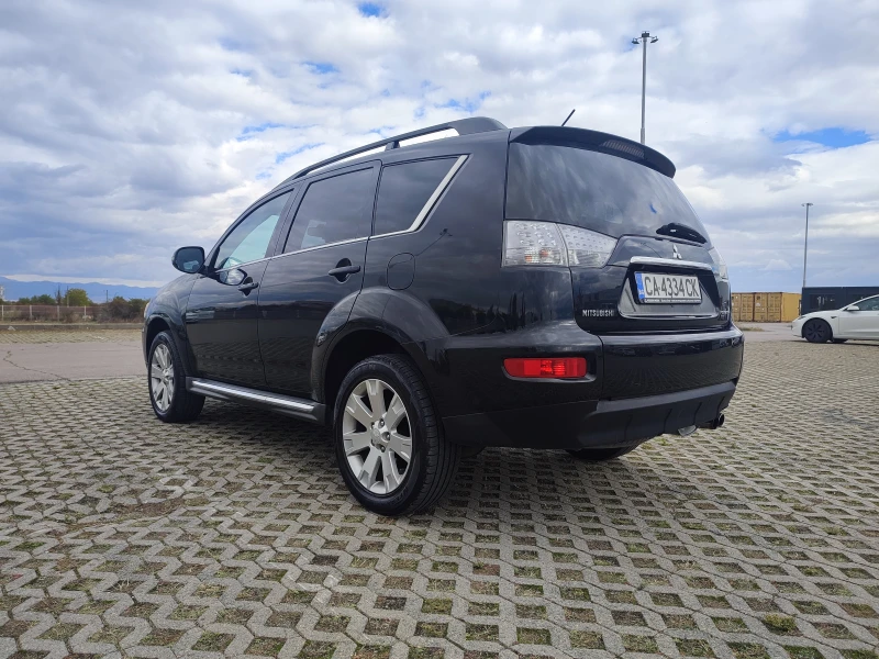 Mitsubishi Outlander 2.2 DI-D, снимка 3 - Автомобили и джипове - 52012319