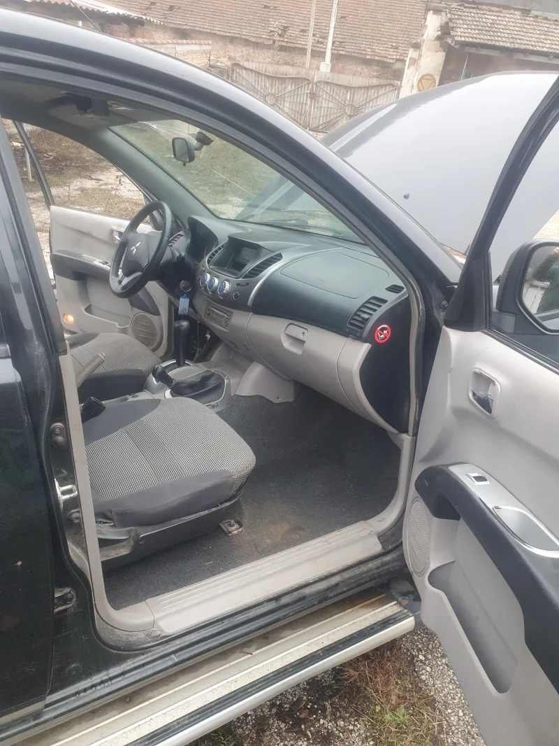 Mitsubishi L200 2.5 136 автоматик, снимка 5 - Автомобили и джипове - 53266445