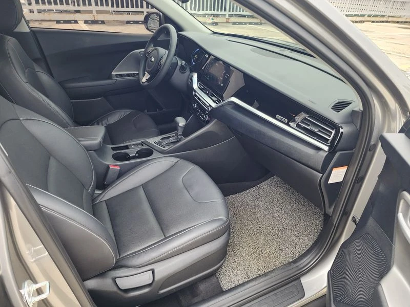 Kia Niro 1.6 Automatic, снимка 12 - Автомобили и джипове - 55880530