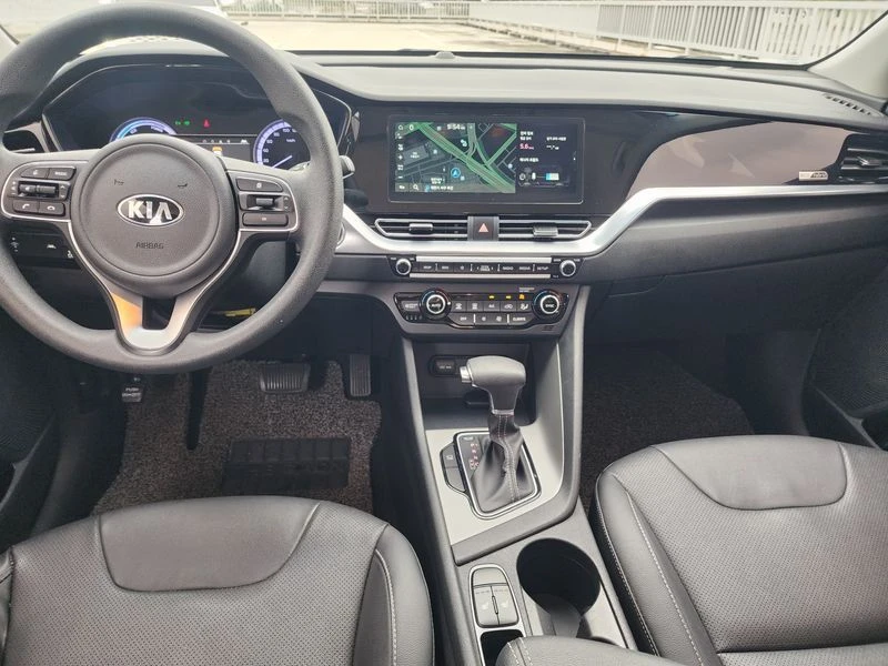 Kia Niro 1.6 Automatic, снимка 8 - Автомобили и джипове - 55880530