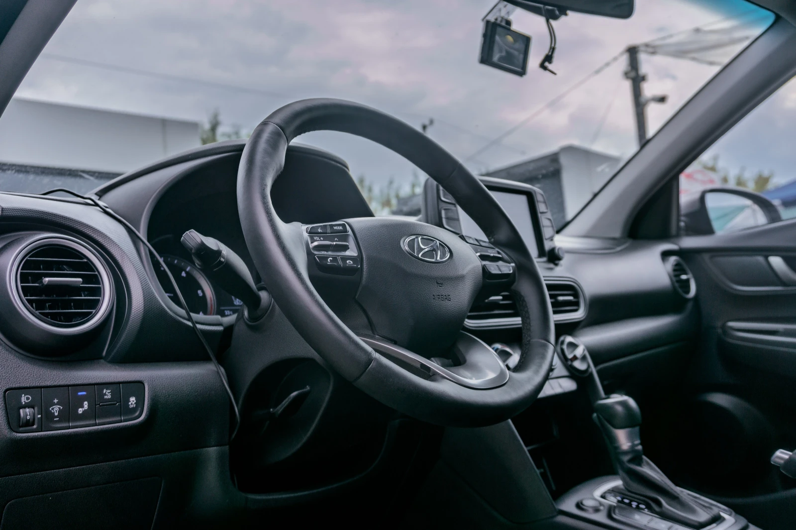 Hyundai Kona 1.6 - КАТО НОВА! - изображение 9