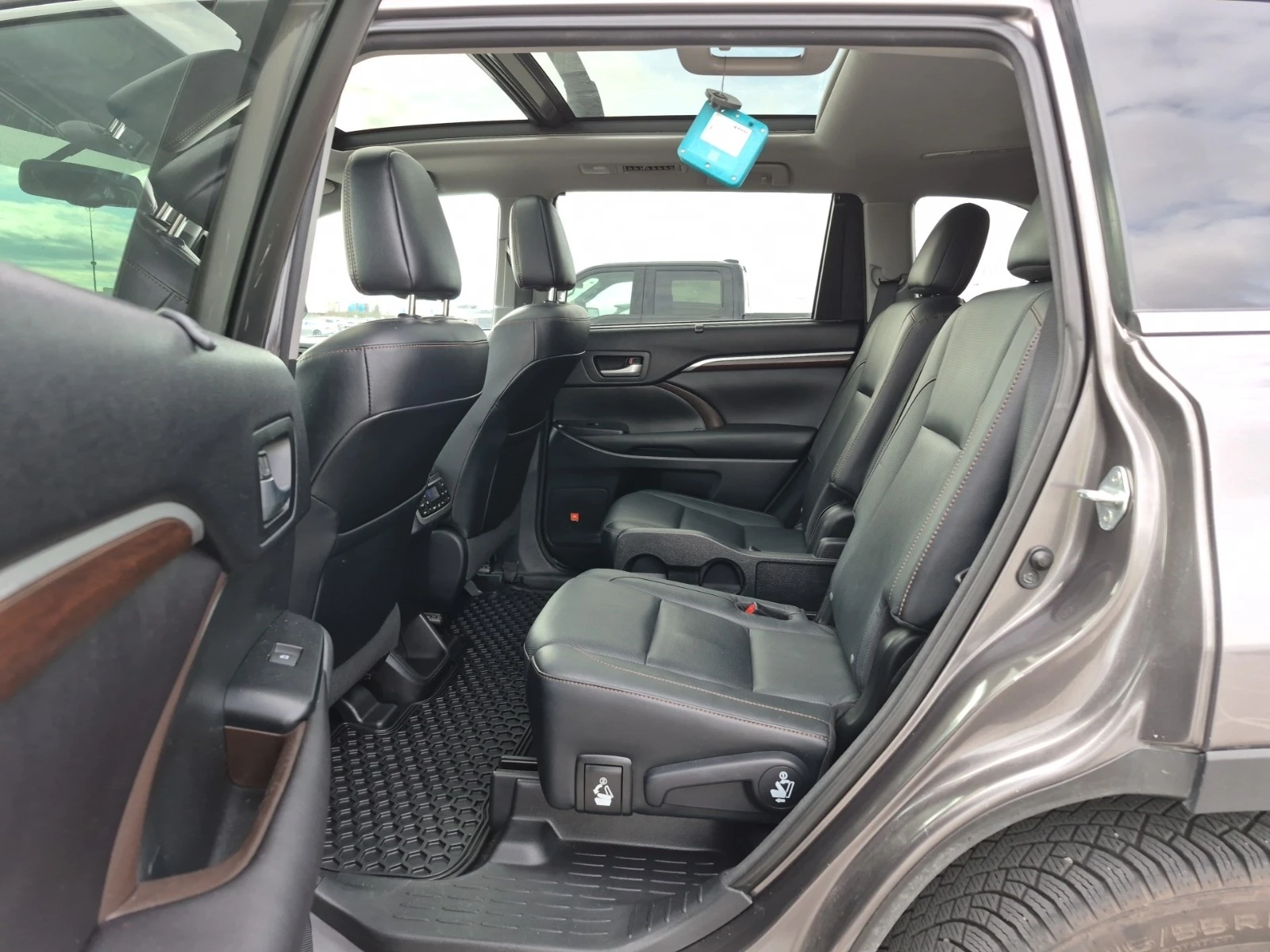 Toyota Highlander Limited Platinum | 7 Места | Сервизна История | , снимка 10 - Автомобили и джипове - 53728873