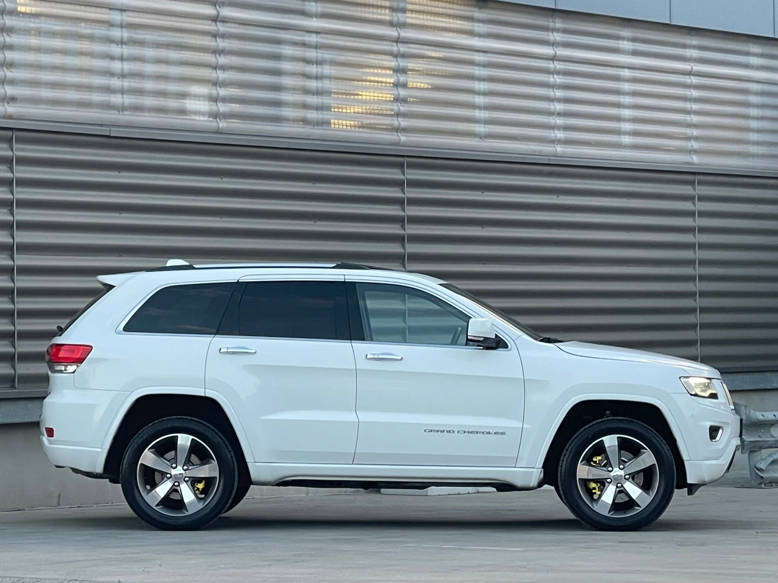 Jeep Grand cherokee OVERLAND 3.0 DIESEL 250 К.С. 4X4 8 ZF FULL MAX, снимка 8 - Автомобили и джипове - 54157437