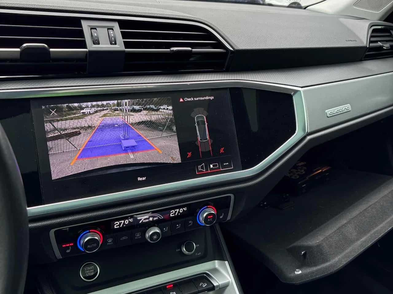 Audi Q3 * PROGRESSIV * 360 * PANO * ПОДГРЕВИ * CARFAX, снимка 16 - Автомобили и джипове - 54480192