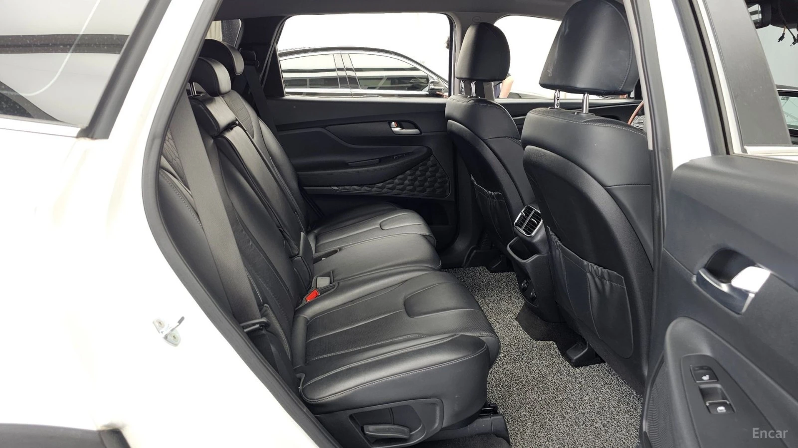 Hyundai Santa fe * ПАНО* KEYLESS* Camera* ПОДГРЕВ* , снимка 12 - Автомобили и джипове - 55584559