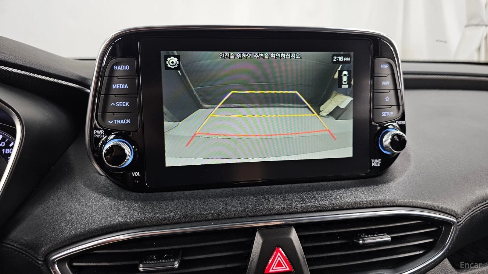 Hyundai Santa fe * ПАНО* KEYLESS* Camera* ПОДГРЕВ* , снимка 16 - Автомобили и джипове - 55584559