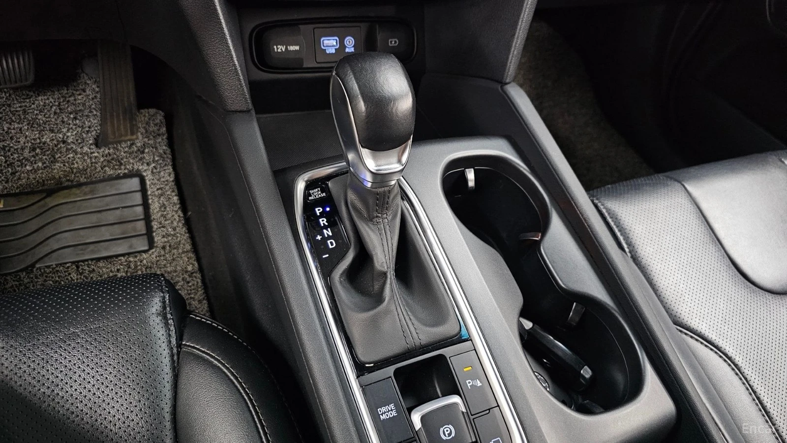 Hyundai Santa fe * ПАНО* KEYLESS* Camera* ПОДГРЕВ* , снимка 9 - Автомобили и джипове - 55584559