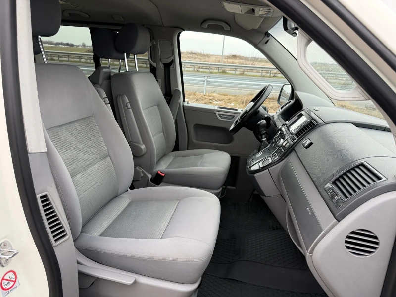 VW T5 MULTIVAN 2.5 TD / 4MOTION / 5+ 1 / NAVI / PECHKA , снимка 10 - Бусове и автобуси - 53374264