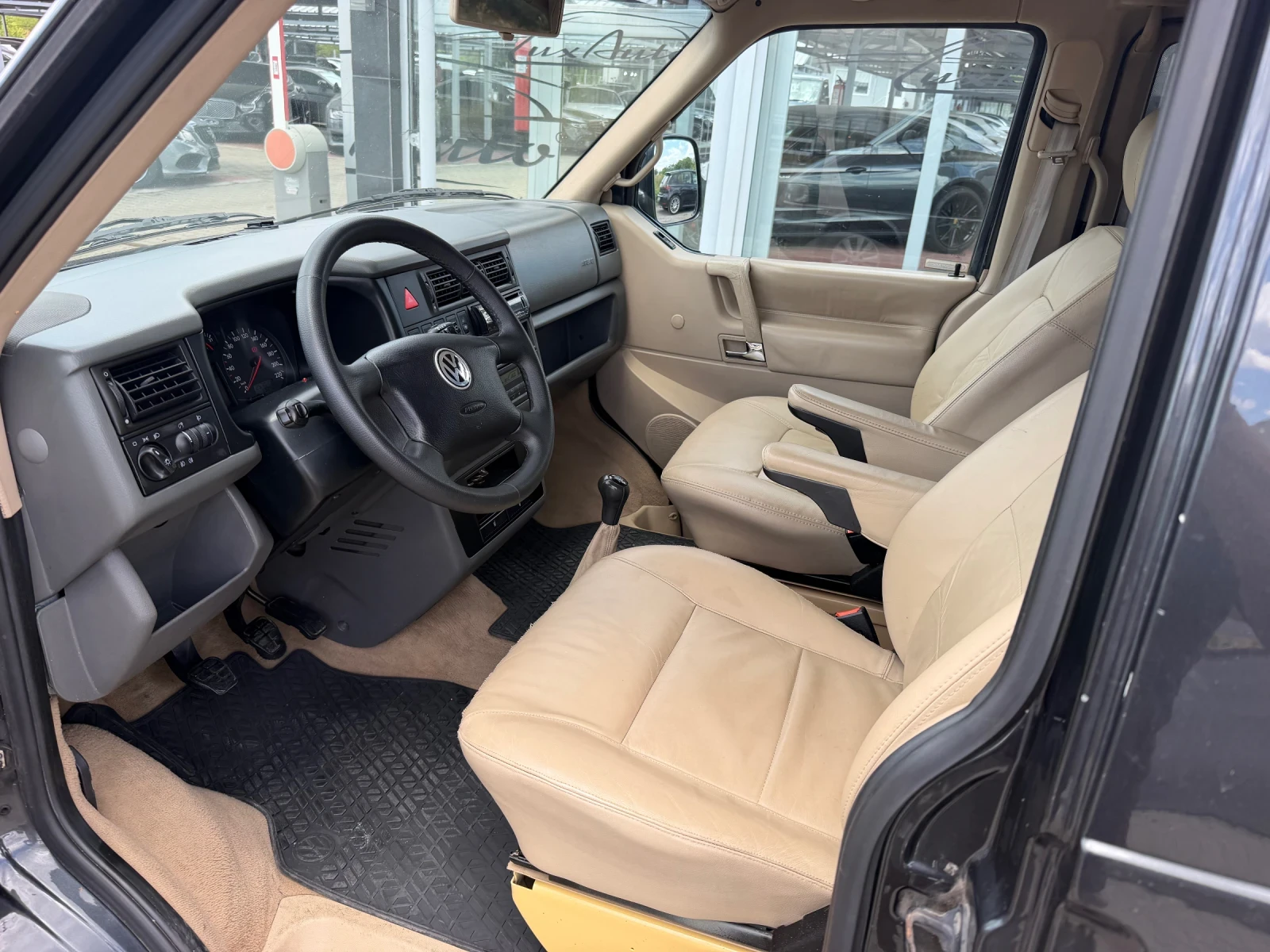 VW Caravelle 7МЕСТА#АВТОПИЛОТ#КЛИМАТРОНИК#КОЖА#ПОДГРЯВАНЕ, снимка 16 - Бусове и автобуси - 55212931