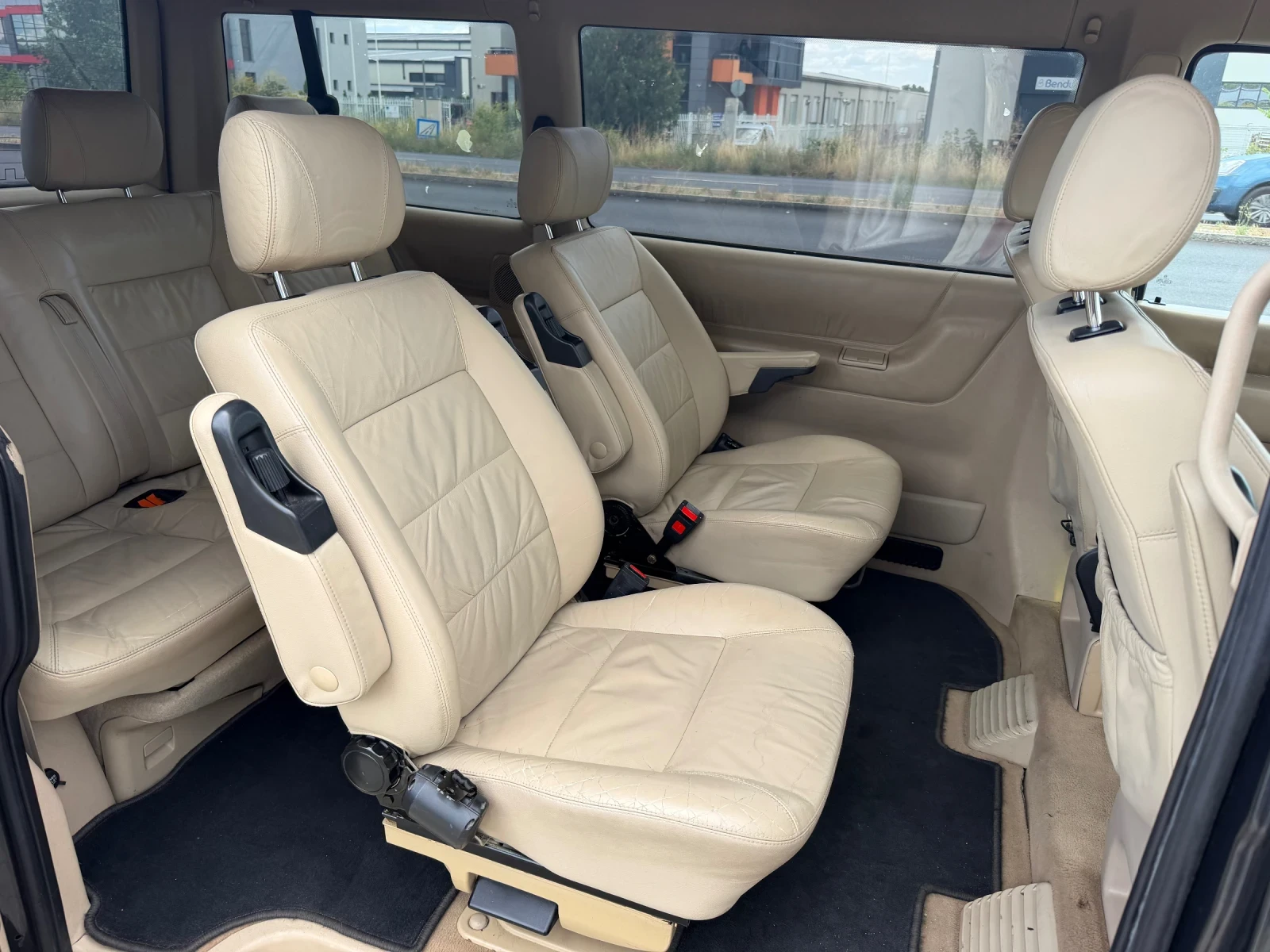 VW Caravelle 7МЕСТА#АВТОПИЛОТ#КЛИМАТРОНИК#КОЖА#ПОДГРЯВАНЕ, снимка 9 - Бусове и автобуси - 55212931