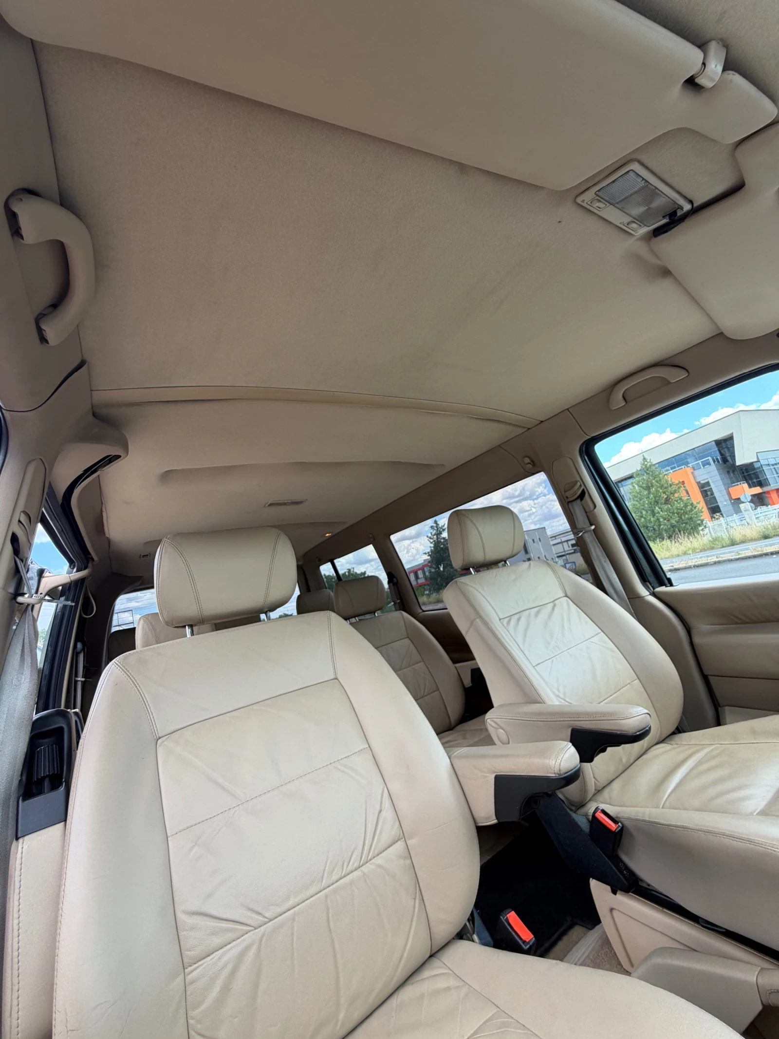 VW Caravelle 7МЕСТА#АВТОПИЛОТ#КЛИМАТРОНИК#КОЖА#ПОДГРЯВАНЕ, снимка 15 - Бусове и автобуси - 55212931