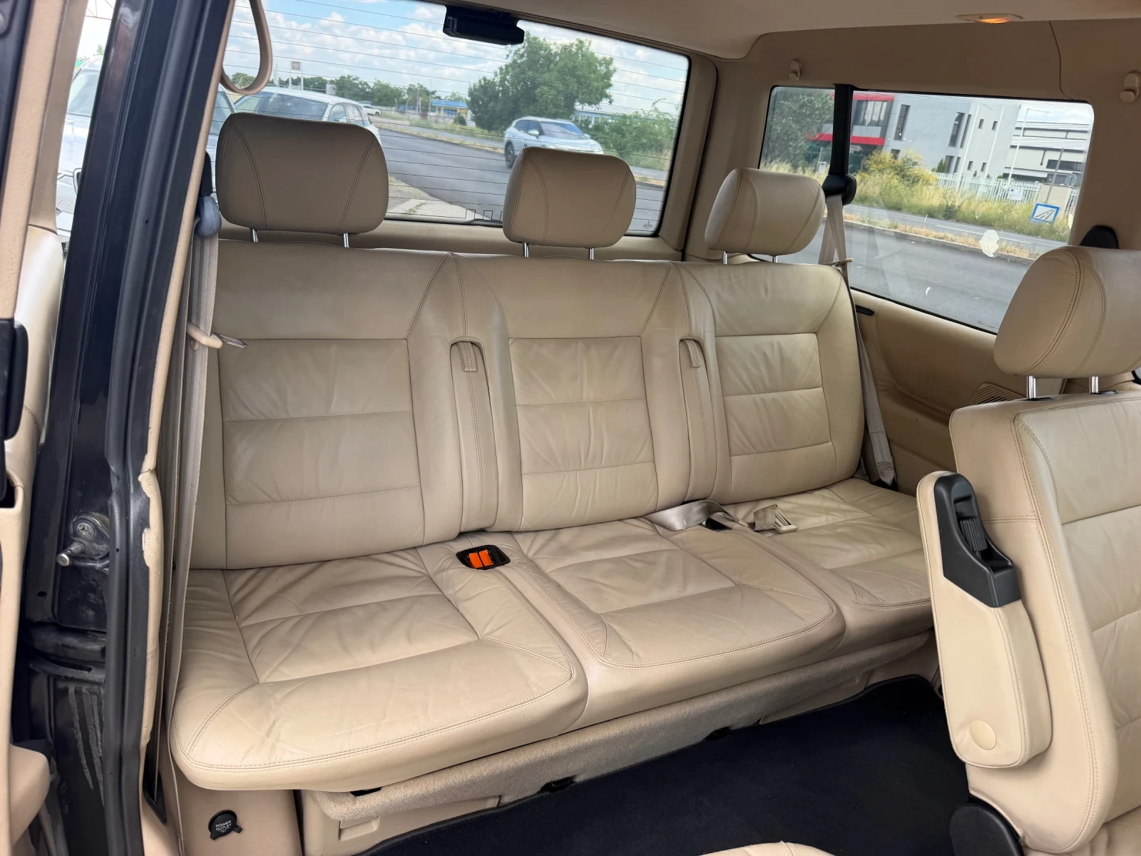 VW Caravelle 7МЕСТА#АВТОПИЛОТ#КЛИМАТРОНИК#КОЖА#ПОДГРЯВАНЕ, снимка 11 - Бусове и автобуси - 55212931