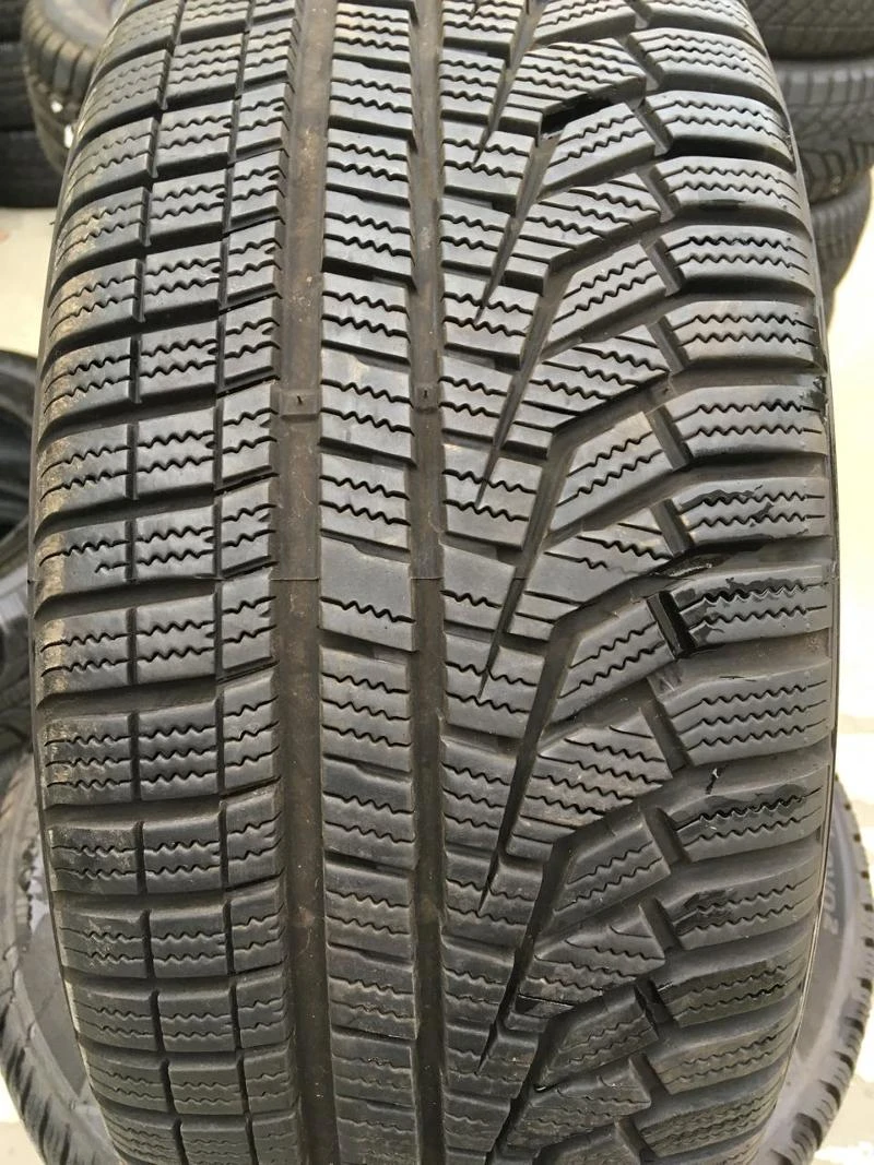 Гуми Зимни 215/45R16, снимка 1 - Гуми и джанти - 25503035