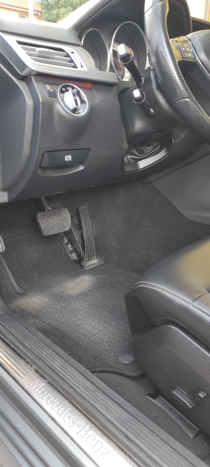 Mercedes-Benz E 250 E-Klasse CDI 4Matic Avantgarde, снимка 9 - Автомобили и джипове - 52386116