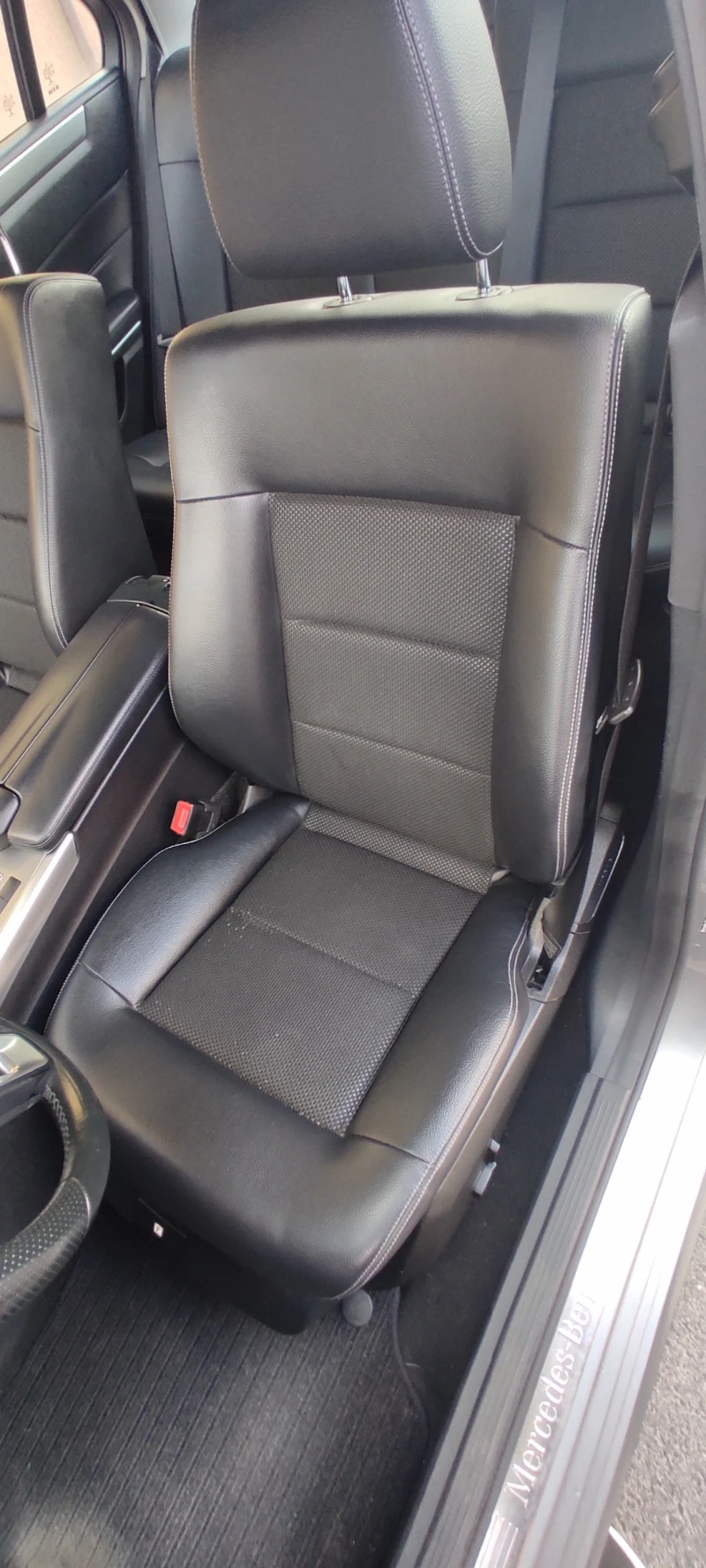 Mercedes-Benz E 250 E-Klasse CDI 4Matic Avantgarde, снимка 11 - Автомобили и джипове - 52386116