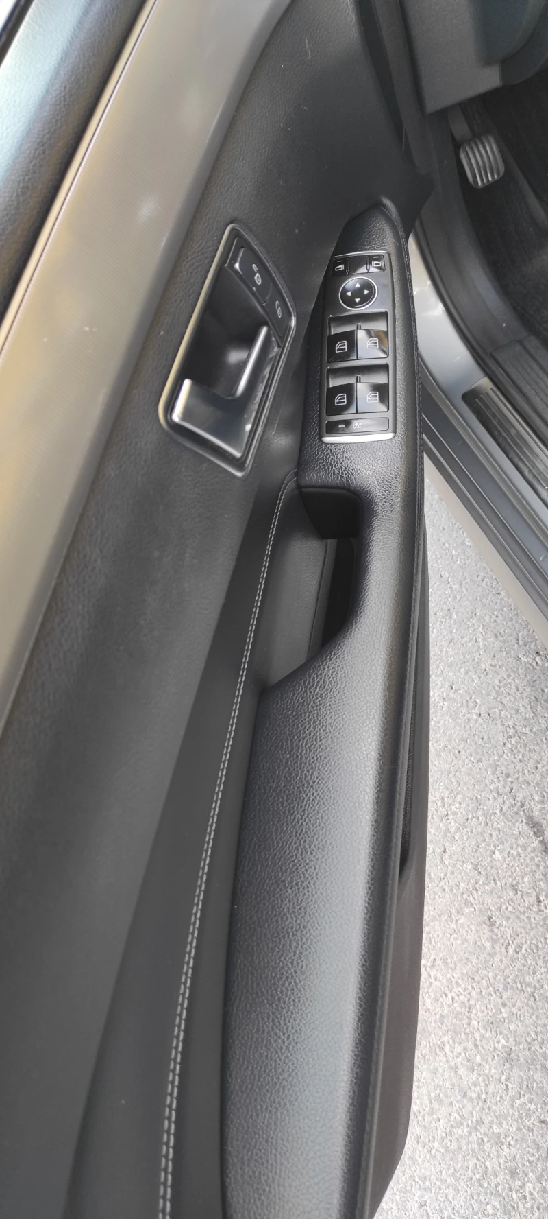 Mercedes-Benz E 250 E-Klasse CDI 4Matic Avantgarde, снимка 8 - Автомобили и джипове - 52386116