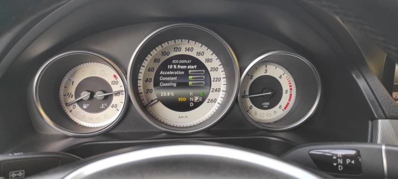 Mercedes-Benz E 250 E-Klasse CDI 4Matic Avantgarde, снимка 15 - Автомобили и джипове - 52386116