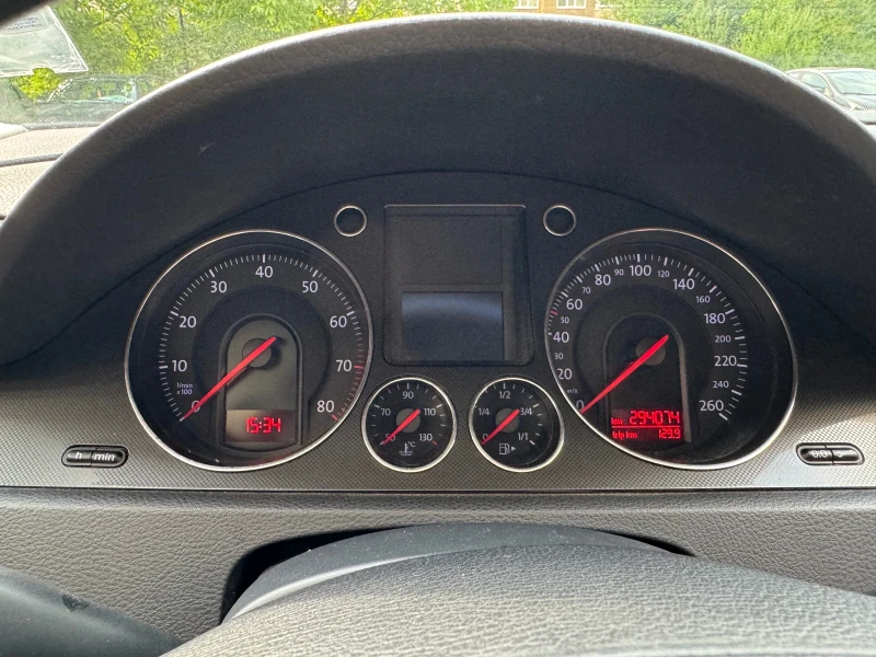 VW Passat 2.0FSI, снимка 7 - Автомобили и джипове - 52160845