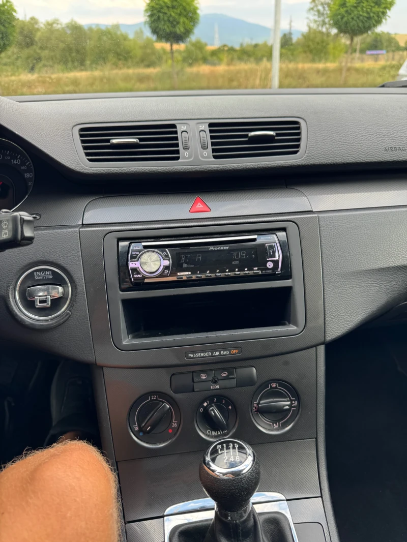 VW Passat 2.0FSI, снимка 6 - Автомобили и джипове - 52160845