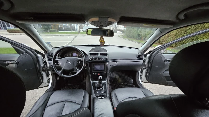 Mercedes-Benz E 270, снимка 12 - Автомобили и джипове - 52665106